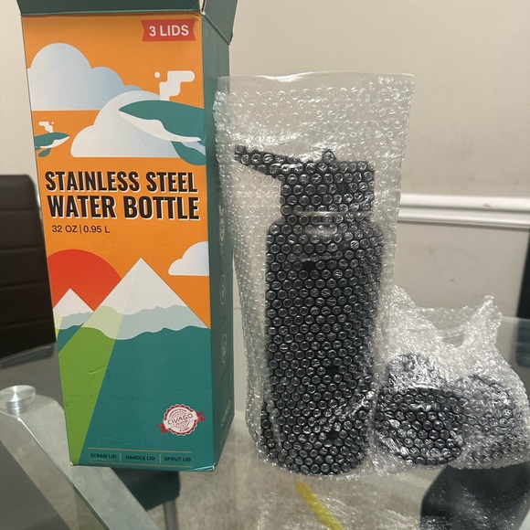 STAINLESS STEEL WATER BOTTLE WITH 3LIDS - Picture 1 of 7